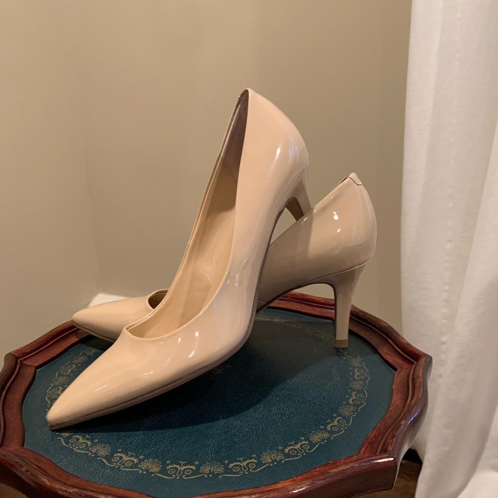 Unisa patent pumps